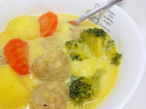 冷凍食品で!カレー風味の肉団子クリームシチュー♪